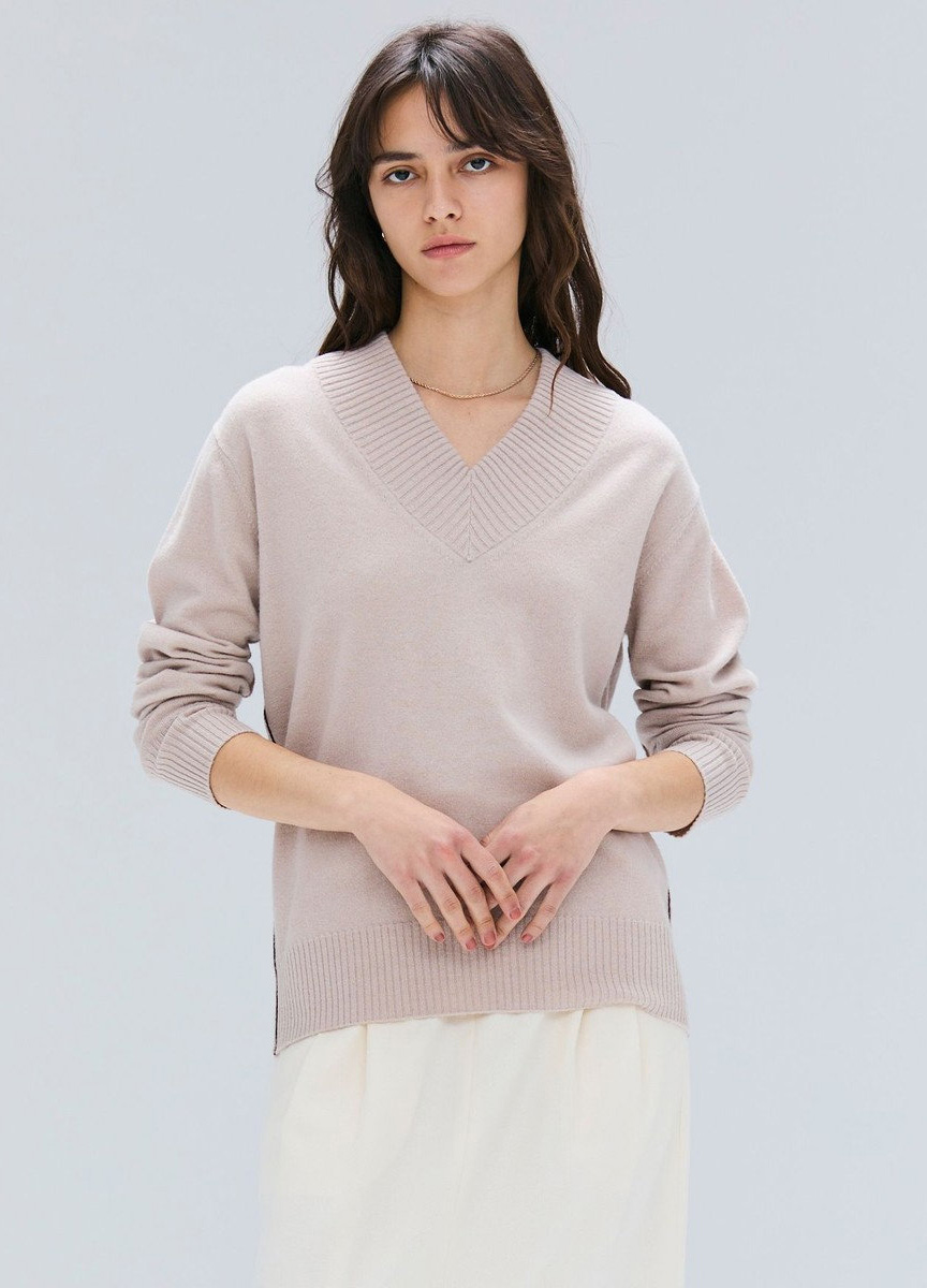 輕毛料羊絨V領針織衫